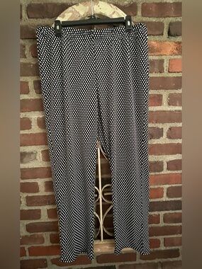 **SOLD**
Chico’s Easywear Black & White Polka Dot Pants